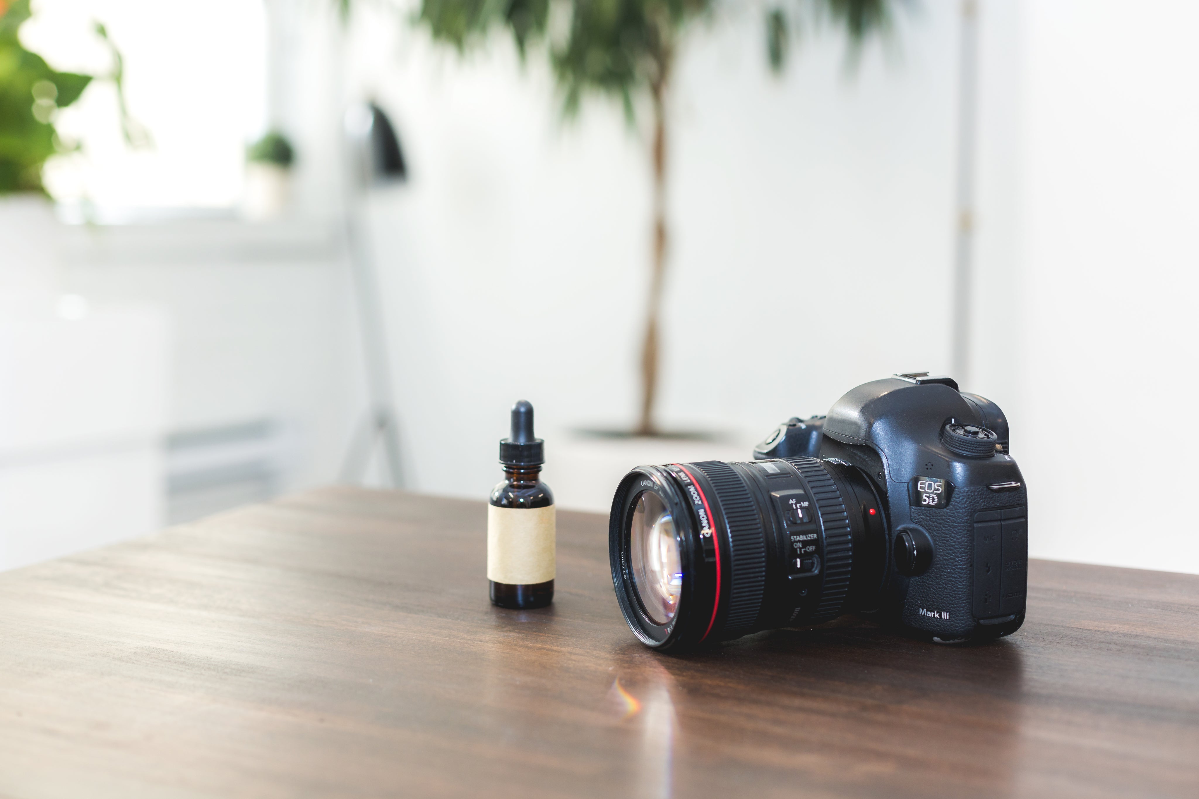 files/camera-with-product-on-table.jpg